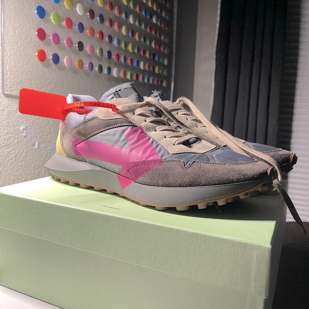 Off-White Sneaker - image 1